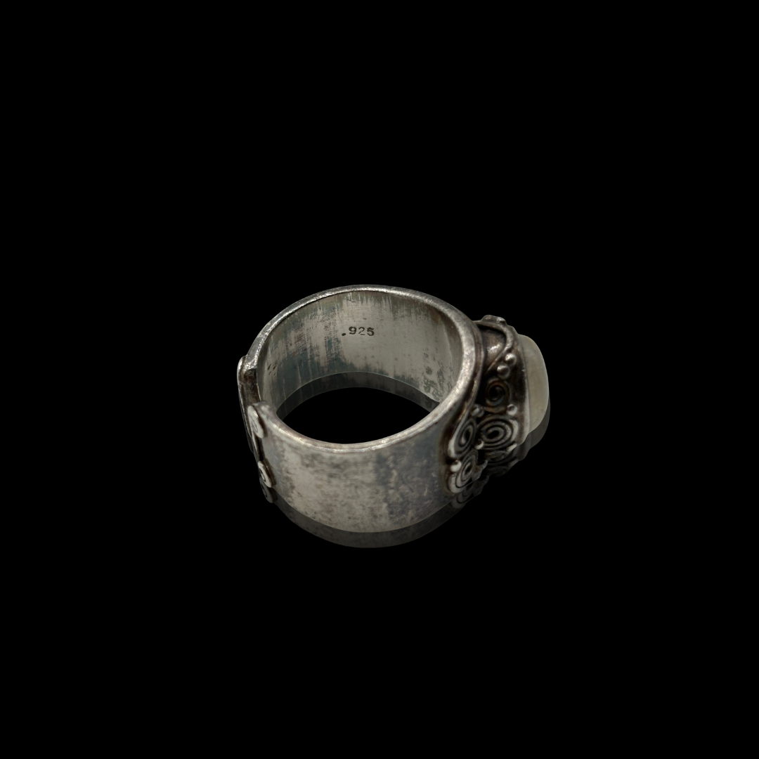 Sterling Cabachon Moonstone Ring