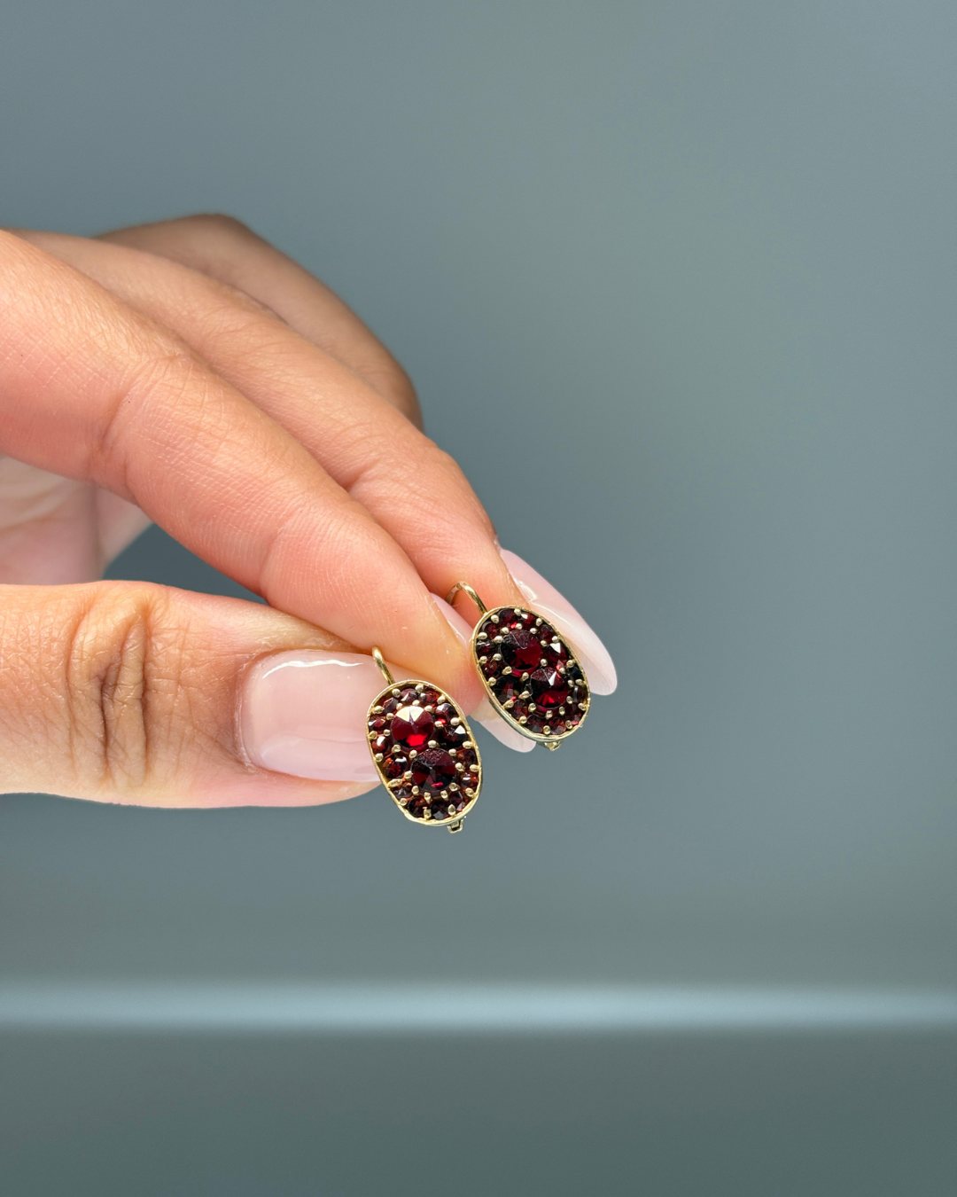 Boucles d'oreilles pendantes en grenat de Bohême tchèque