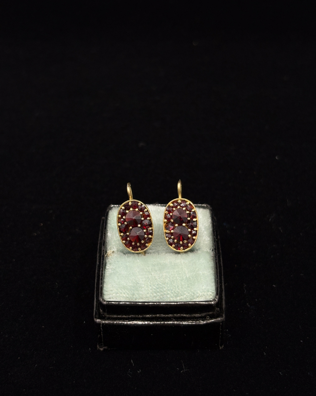 Boucles d'oreilles pendantes en grenat de Bohême tchèque