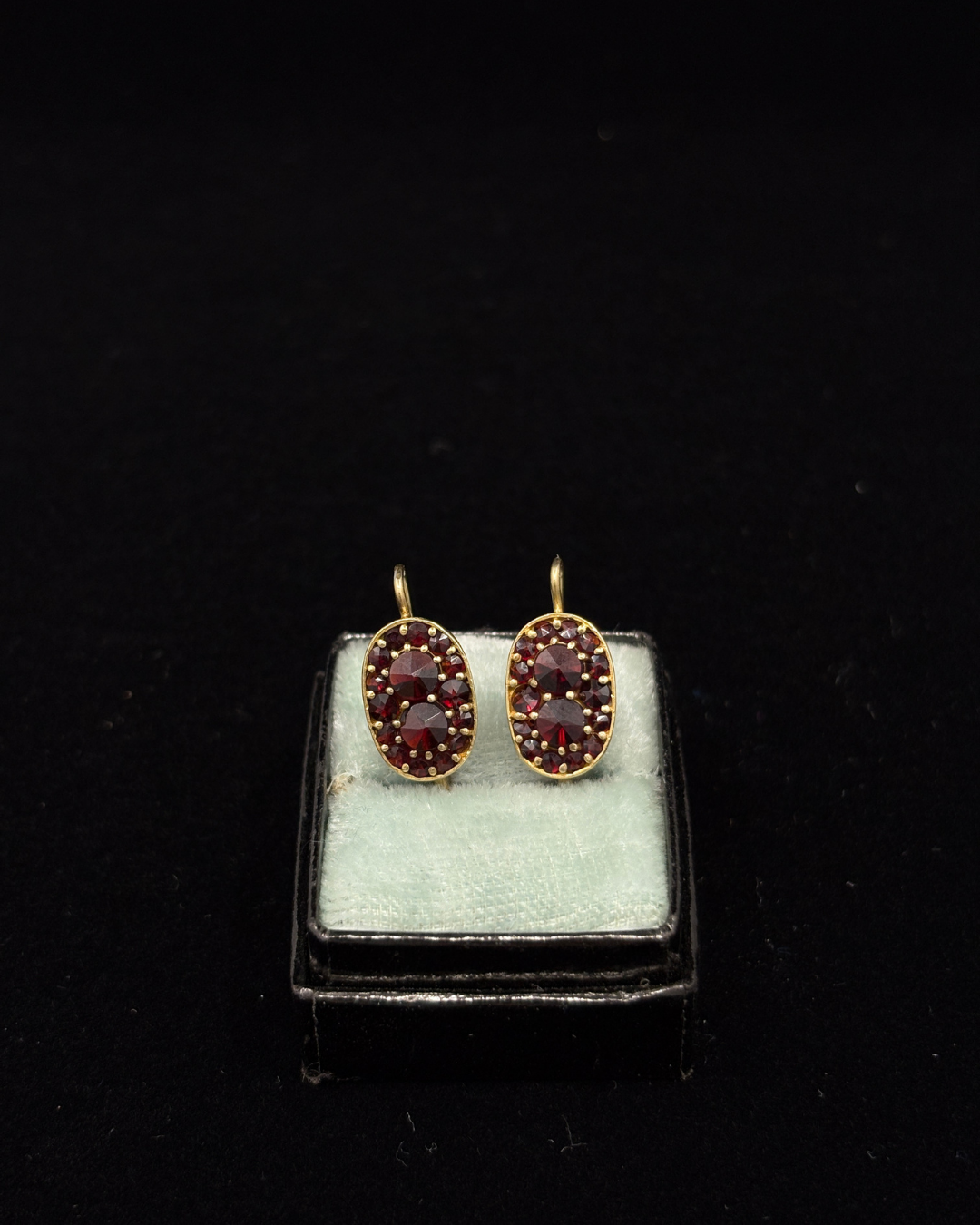 Boucles d'oreilles pendantes en grenat de Bohême tchèque