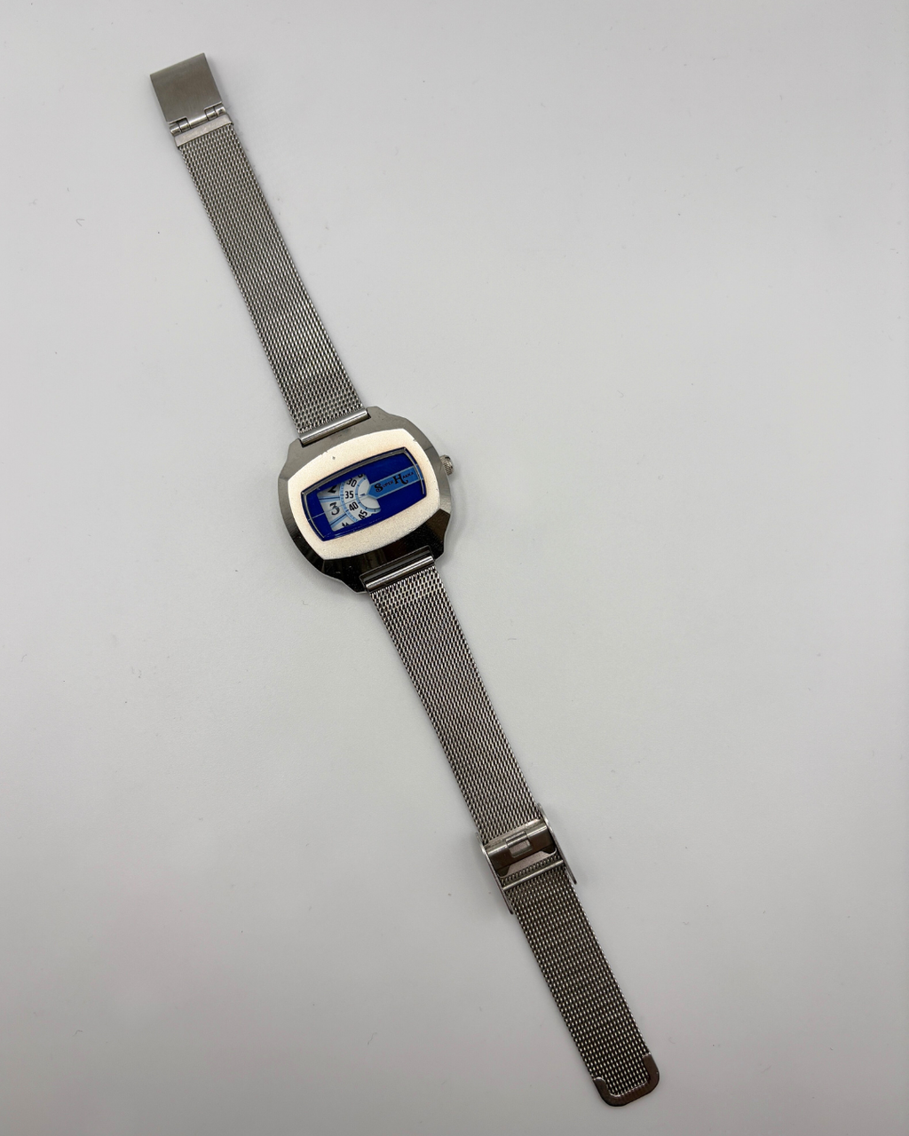 Super Hakka by Orient Jump Hour Quartz