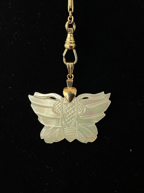 Pendentif papillon en nacre