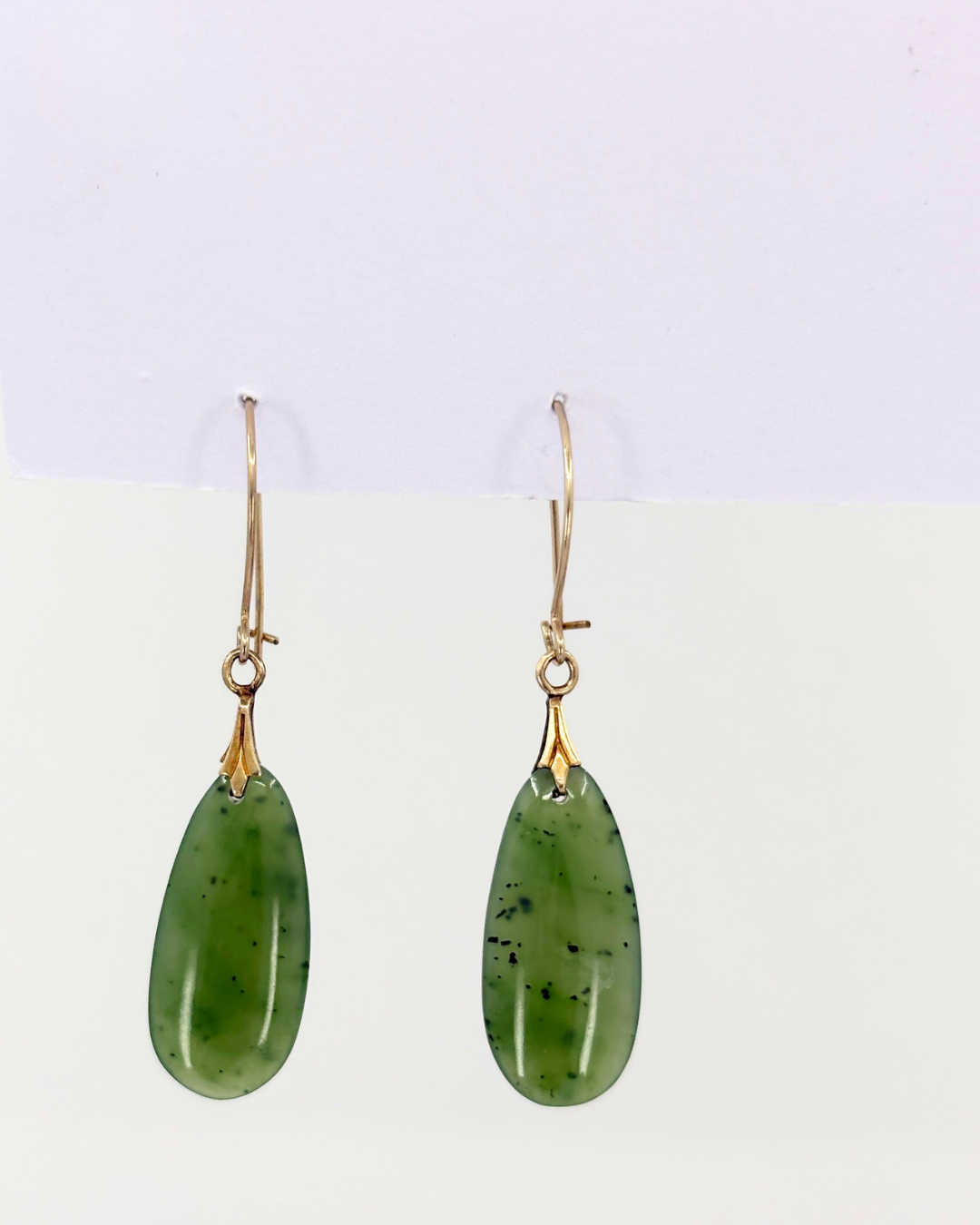 Boucles d'oreilles pendantes en jade néphrite 10 carats d'occasion