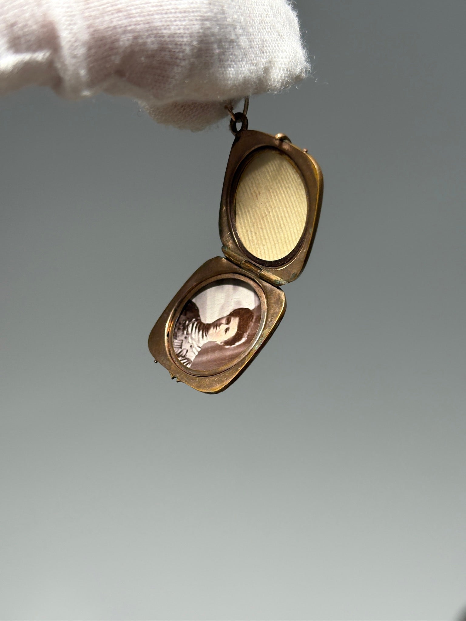 Médaillon photo diamant pâte plaqué or de l'époque édouardienne