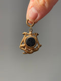 Pendentif de montre ancien en roche de lave et nacre