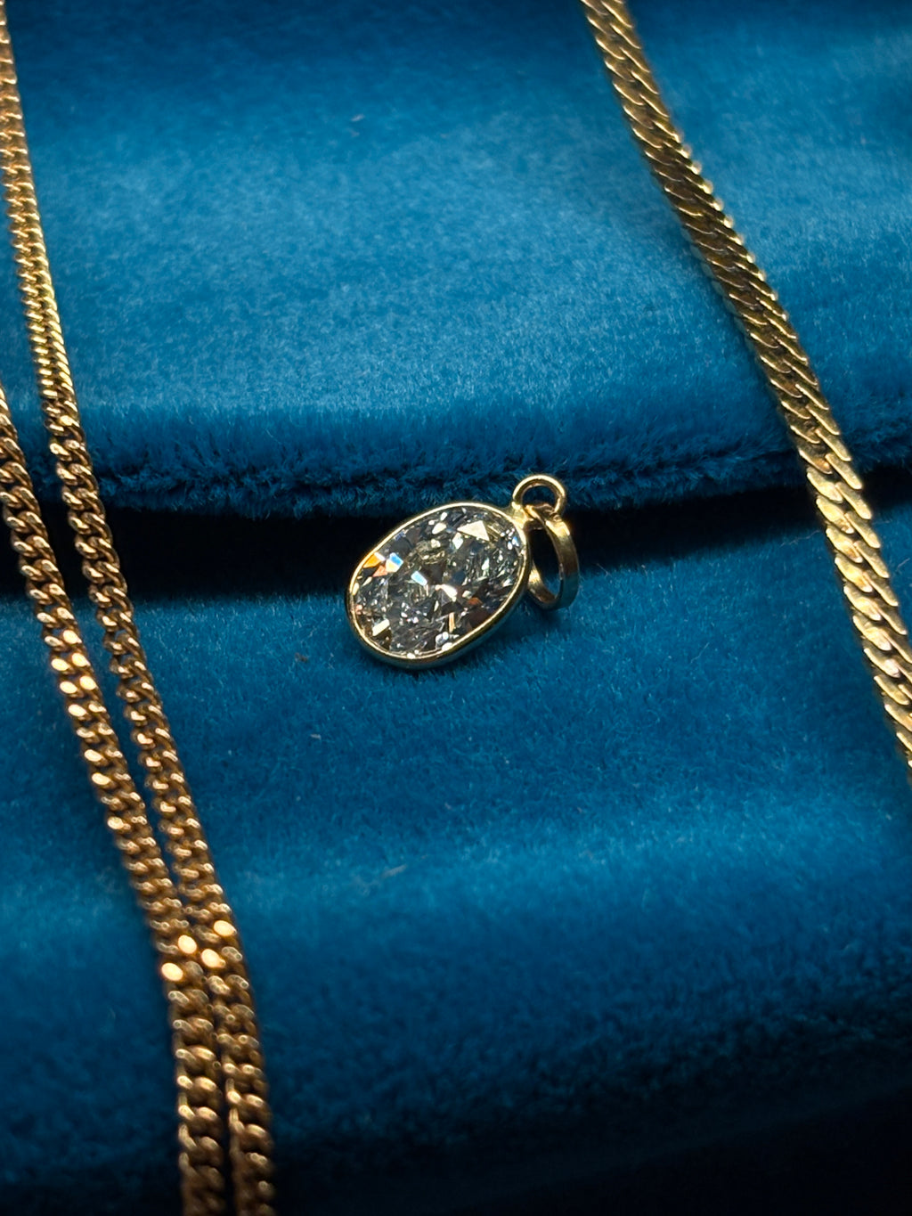 10KT 1ct Blue Diamond Pendant & 10KT Necklace