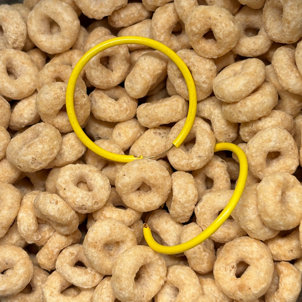Créoles dormeuses en émail et fil d'or 14 carats