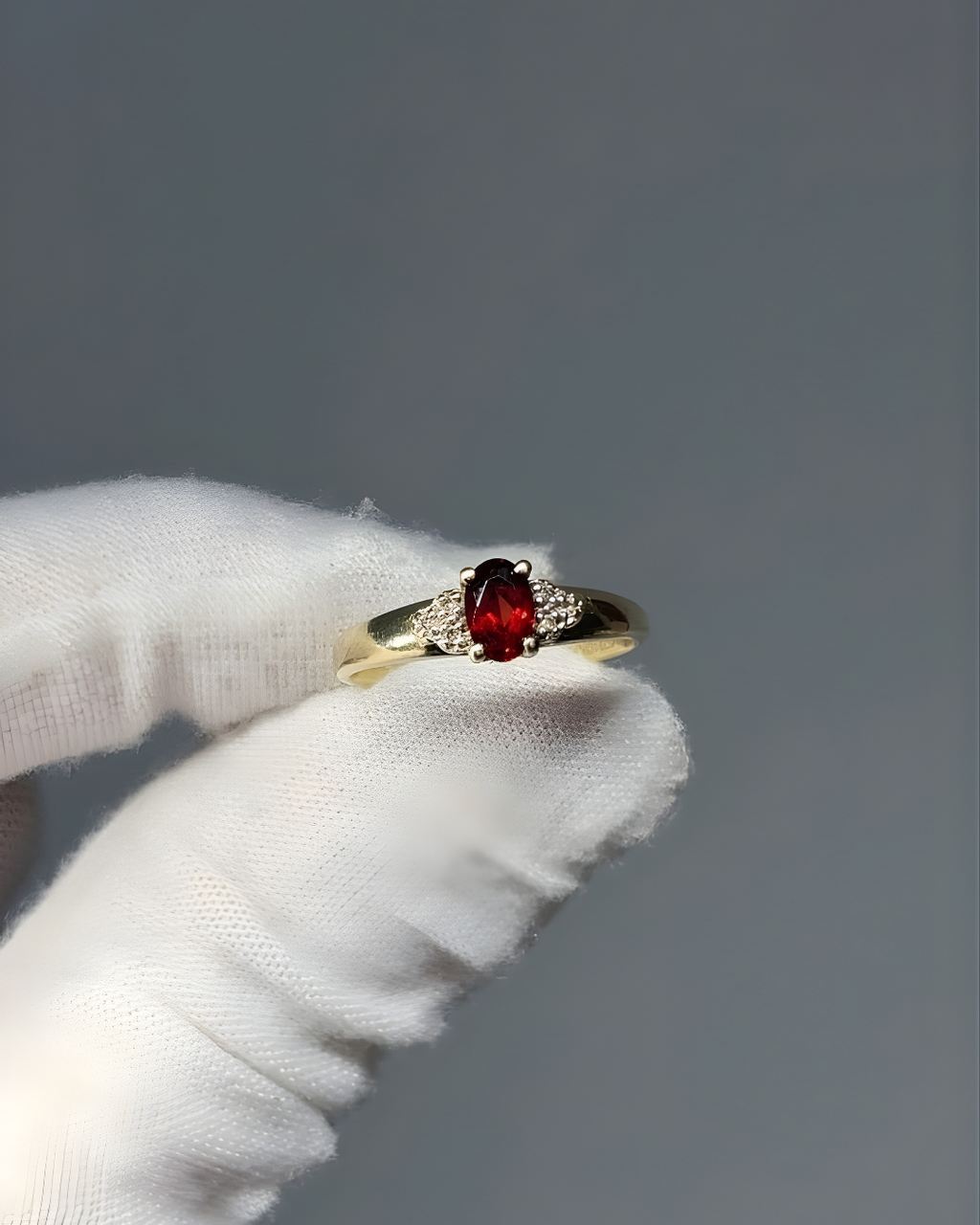 Estate 10KT Garnet & Diamond Ring