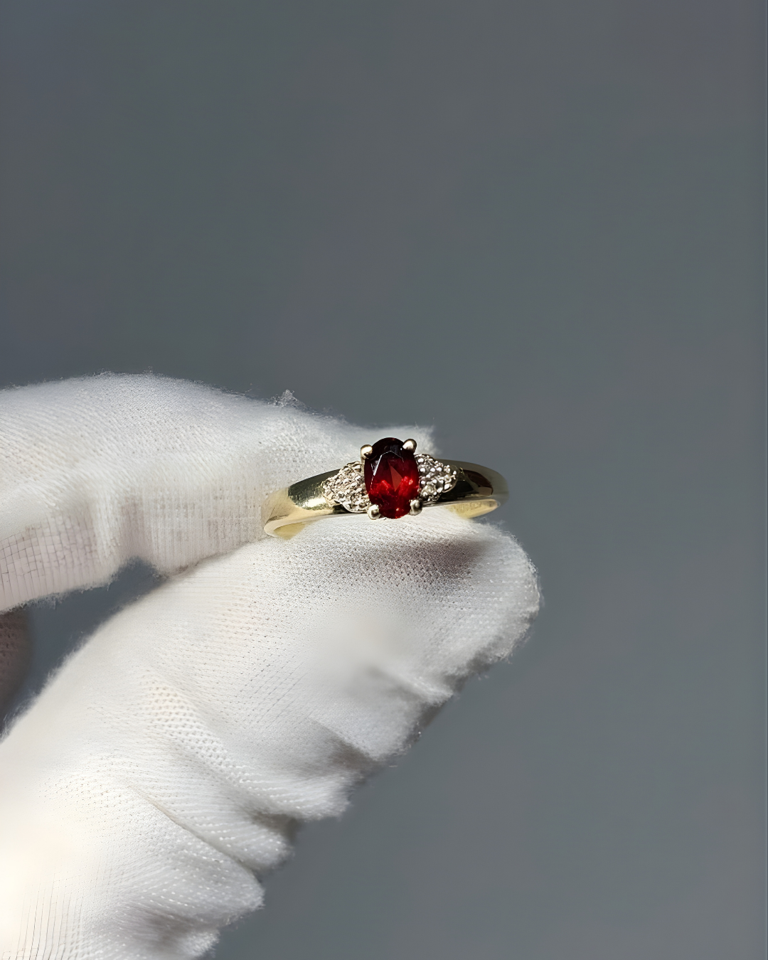 Estate 10KT Garnet & Diamond Ring