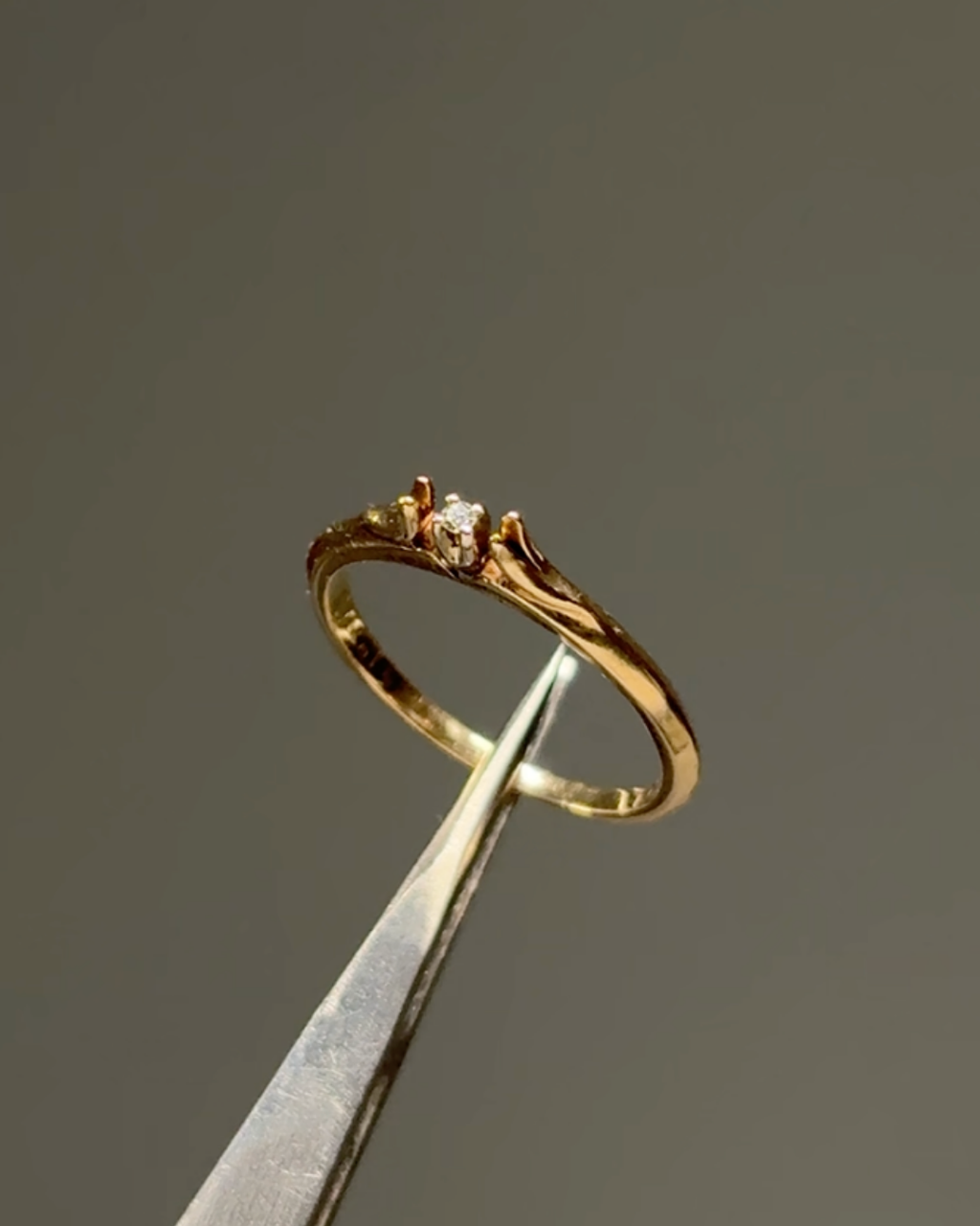 Estate 10KT Cathedral Set Diamond Ring