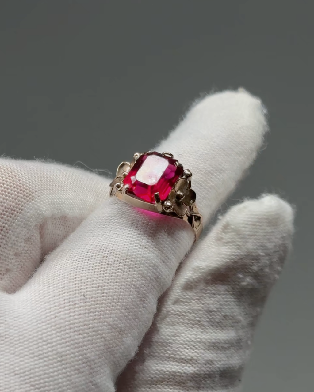Estate 10KT Art Nouveau Synthetic Ruby Ring