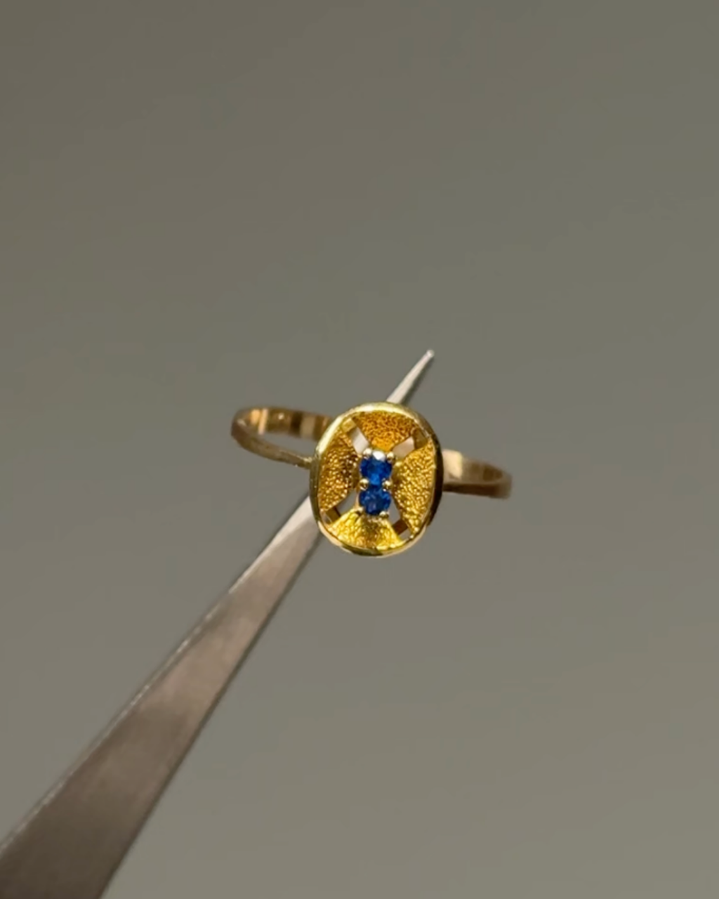 Estate 10KT Dainty Blue Sapphire Ring