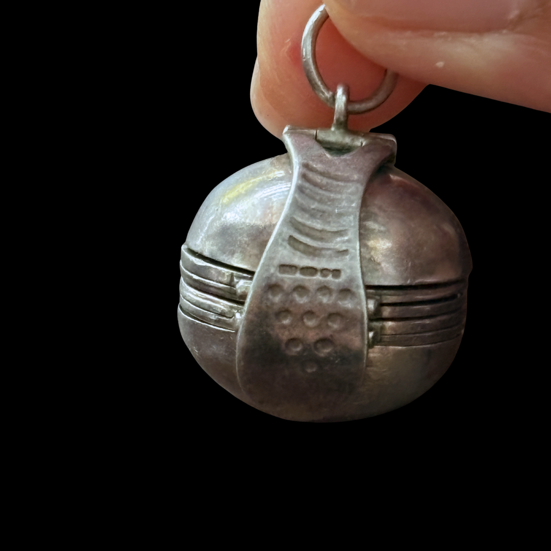 Médaillon accordéon vintage en argent sterling