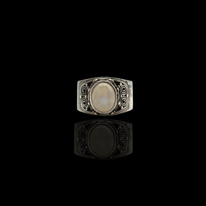 Sterling Cabachon Moonstone Ring
