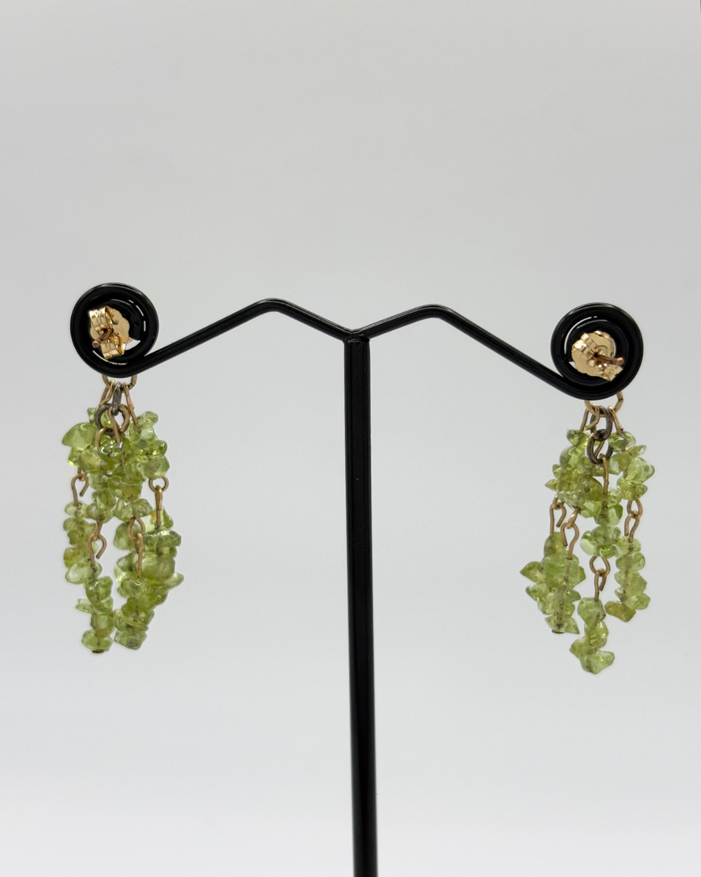 Boucles d'oreilles en péridot concassé en or rempli 14 carats