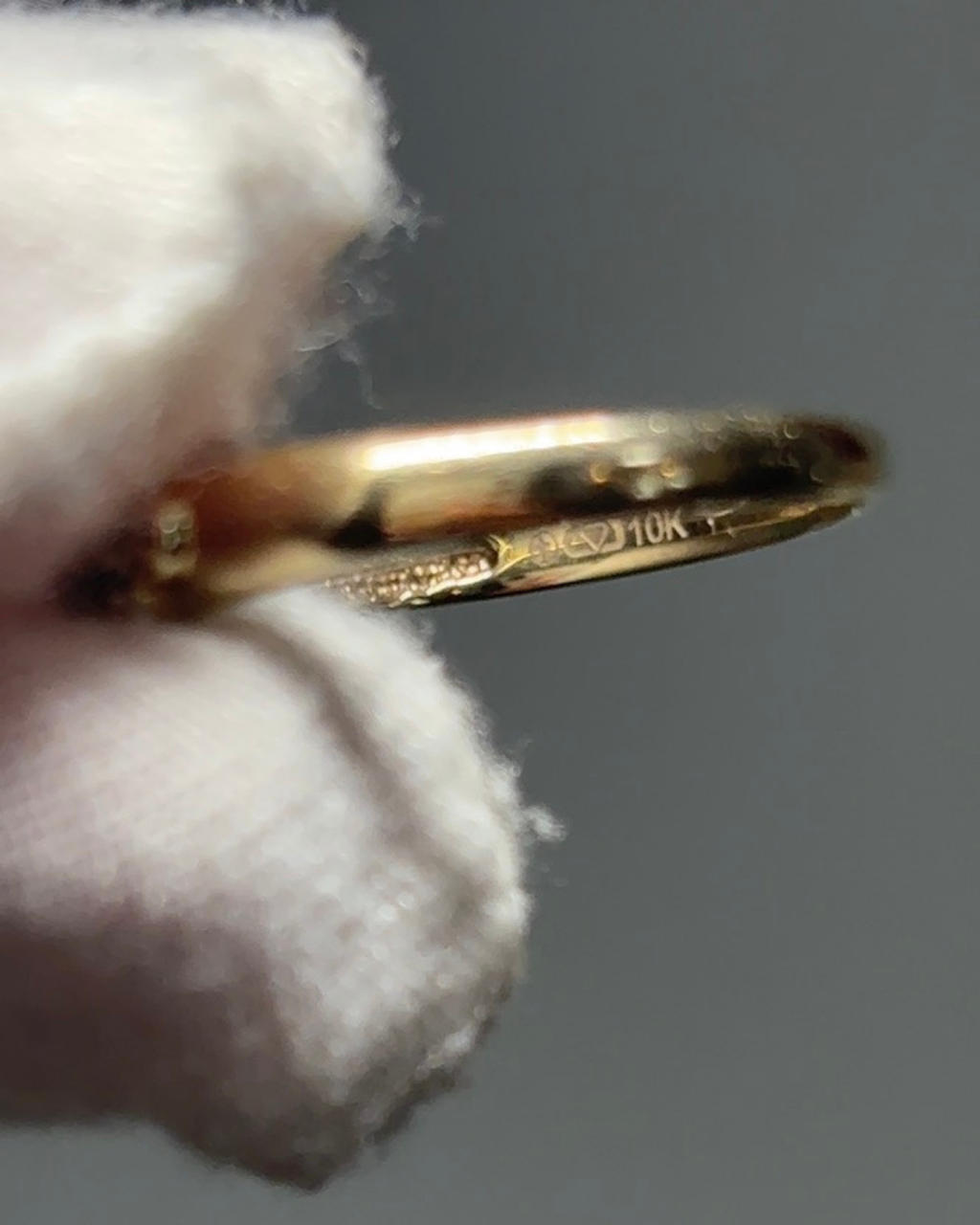 Estate 10KT Garnet & Diamond Ring