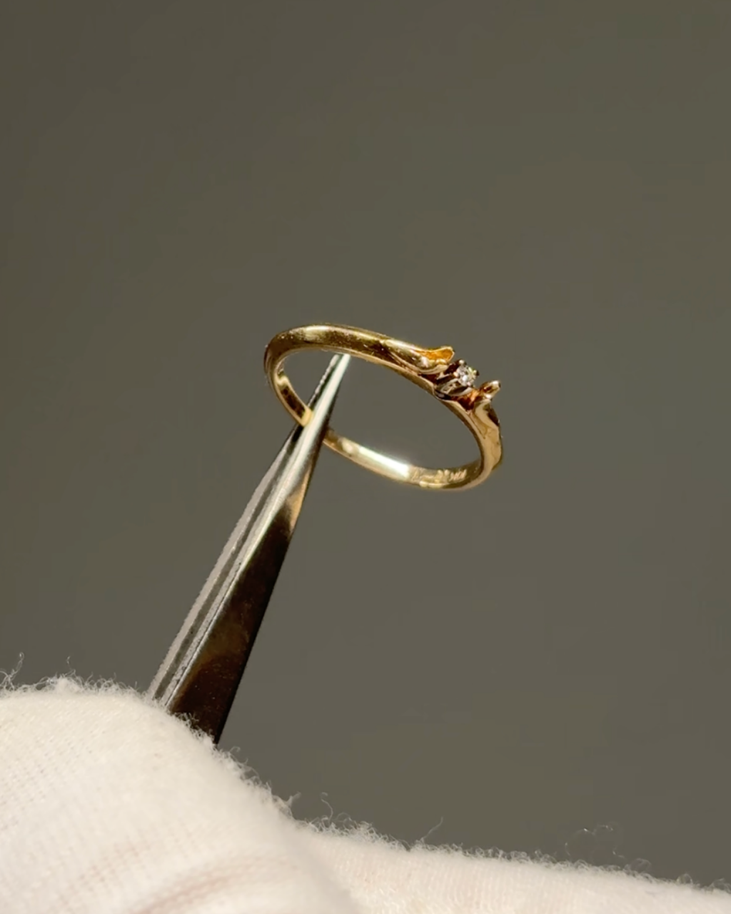 Estate 10KT Cathedral Set Diamond Ring