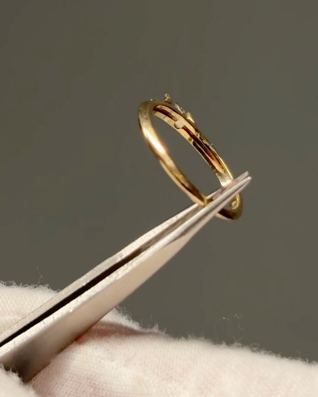 Estate 10KT Cathedral Set Diamond Ring