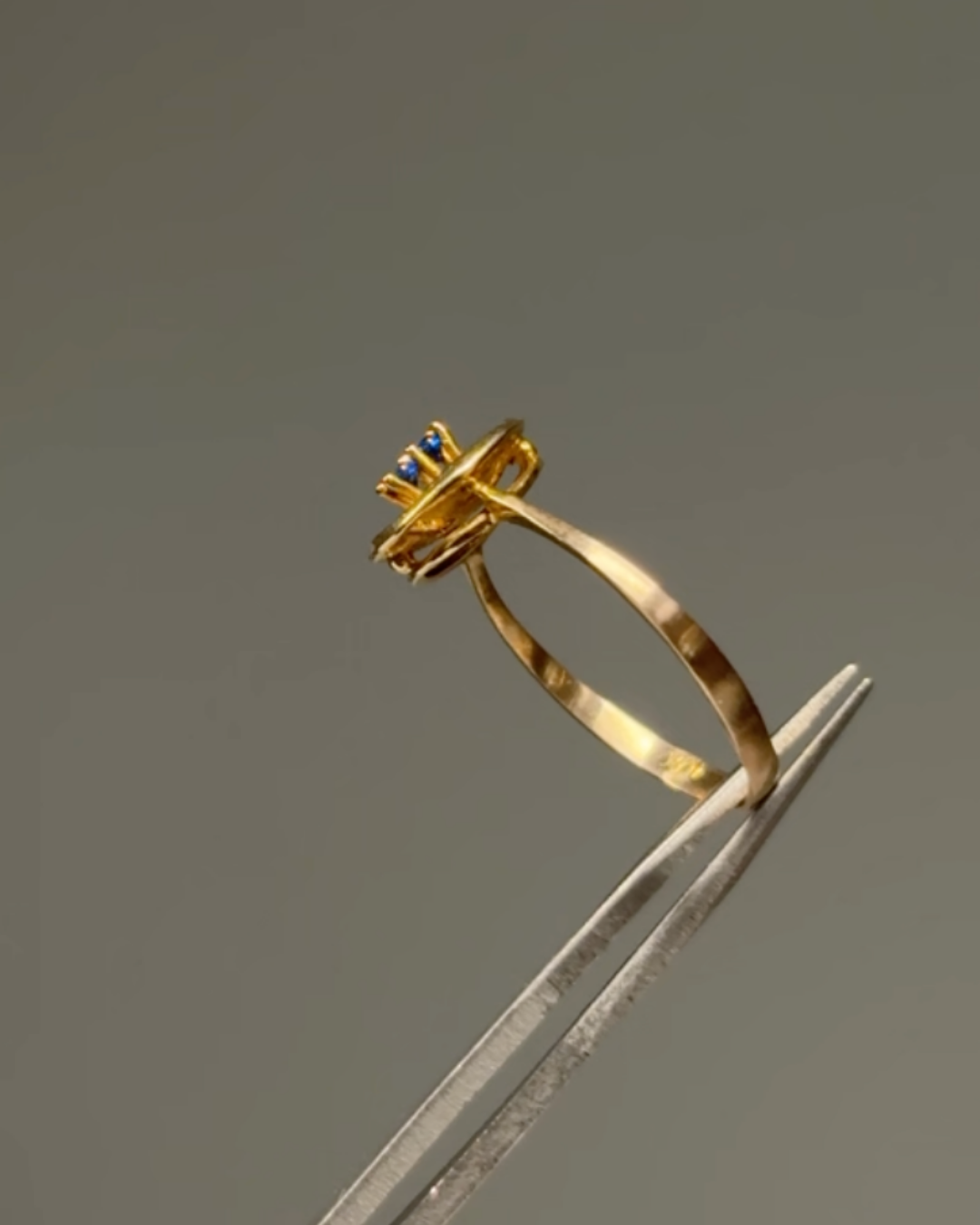 Estate 10KT Dainty Blue Sapphire Ring