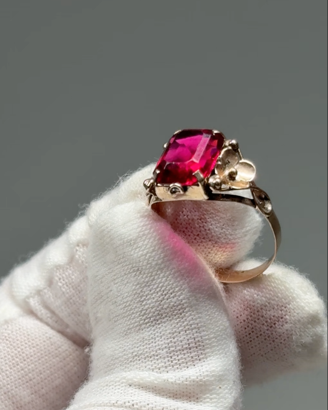 Estate 10KT Art Nouveau Synthetic Ruby Ring