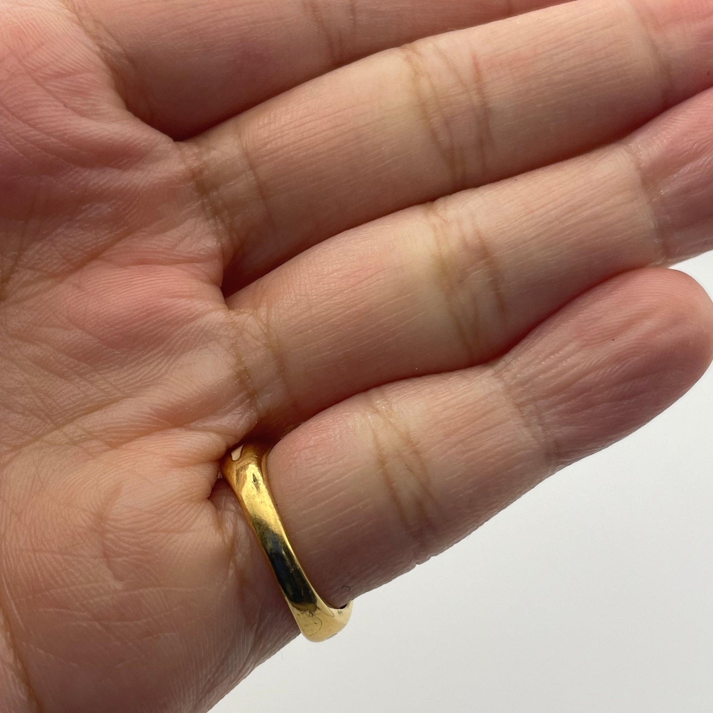 80's Avon White Enamel Gold-tone Ring