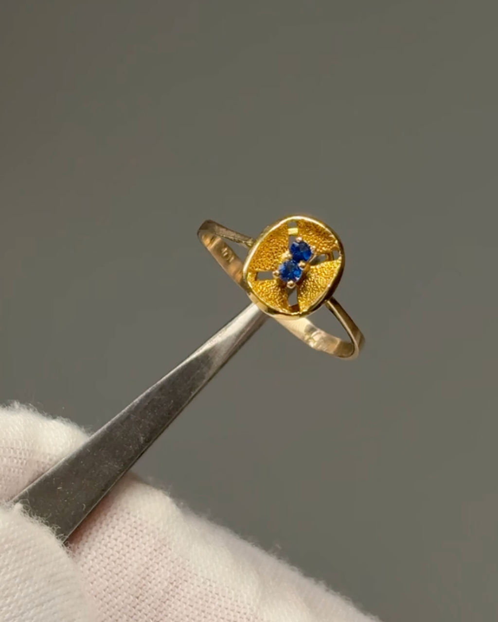 Estate 10KT Dainty Blue Sapphire Ring