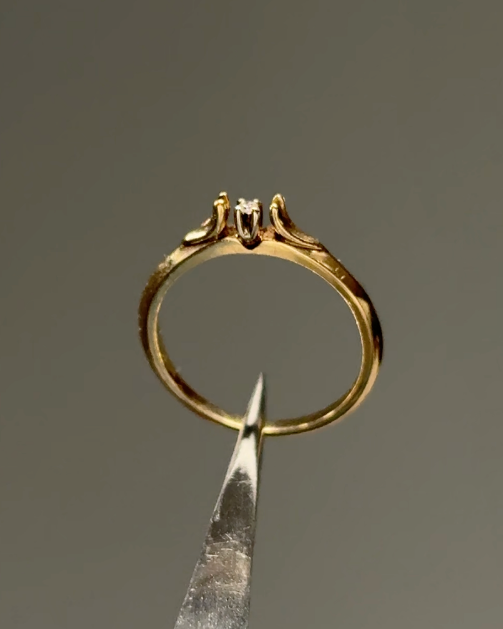 Estate 10KT Cathedral Set Diamond Ring