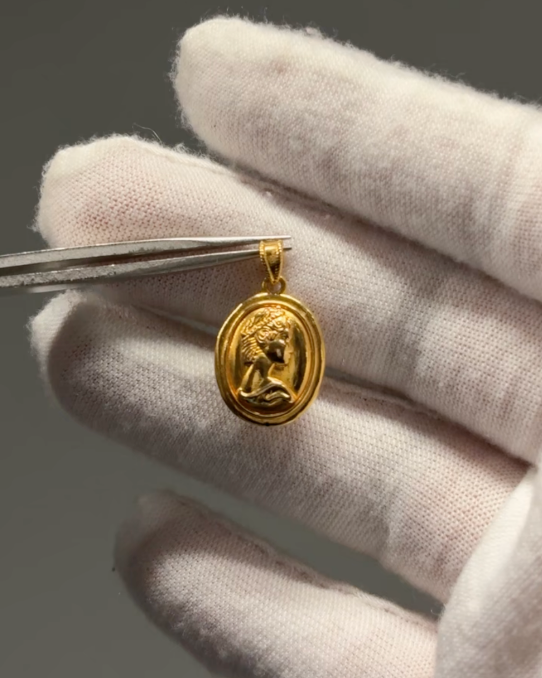 18KT Hollow Cameo Pendant