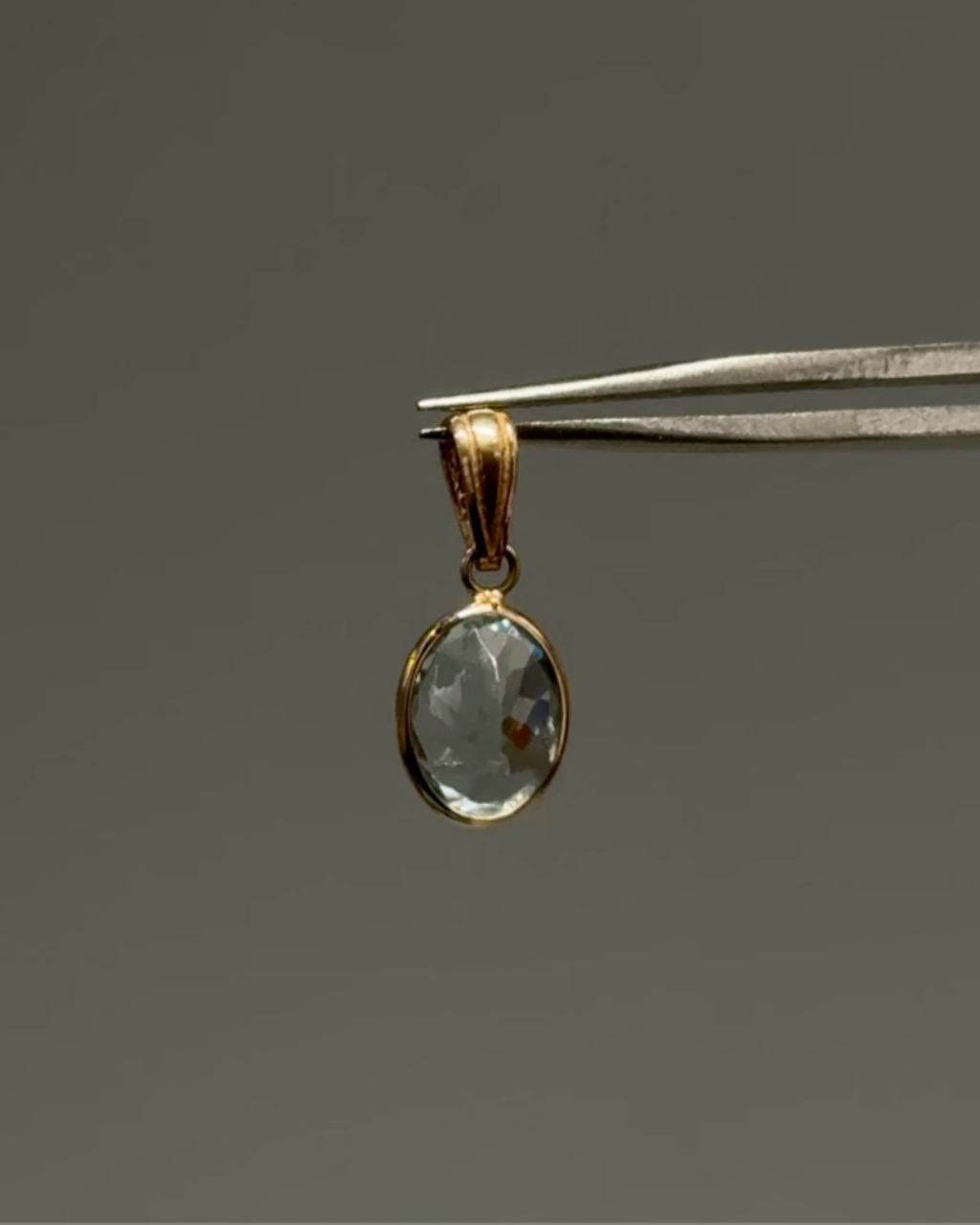 14KT Bezel-set 2.1ct Natural Topaz Pendant