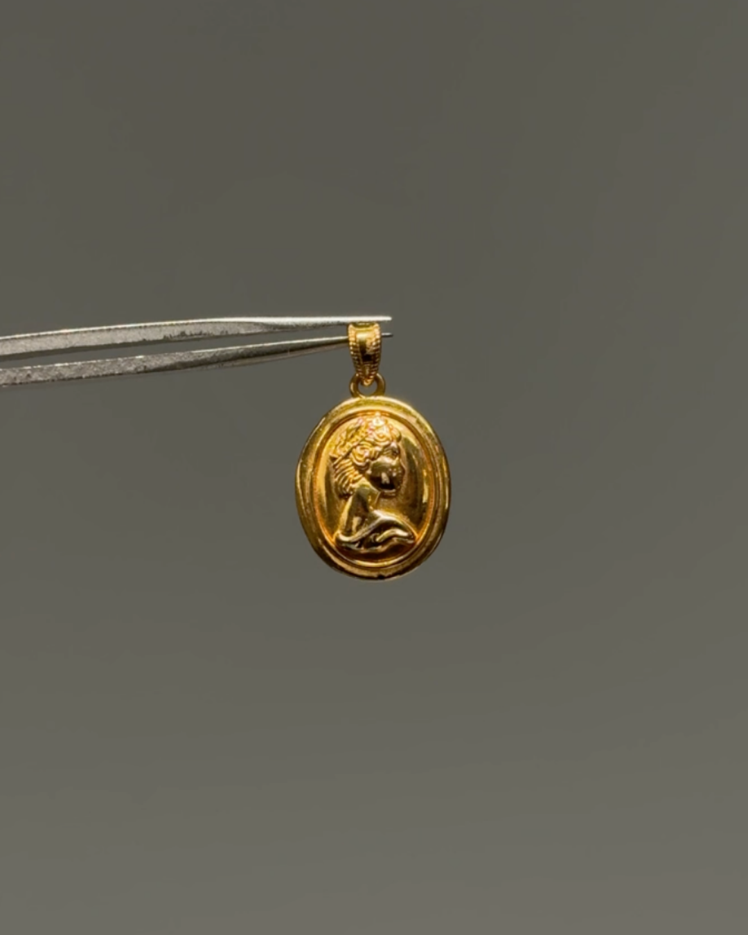 18KT Hollow Cameo Pendant