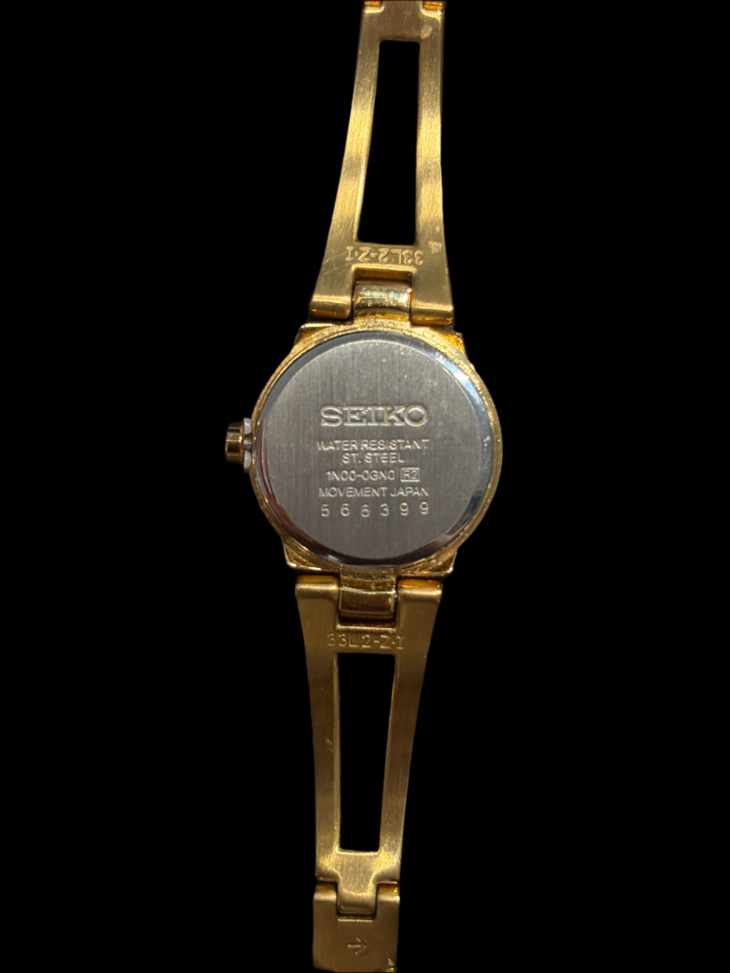 Montre cocktail Seiko en nacre et diamants