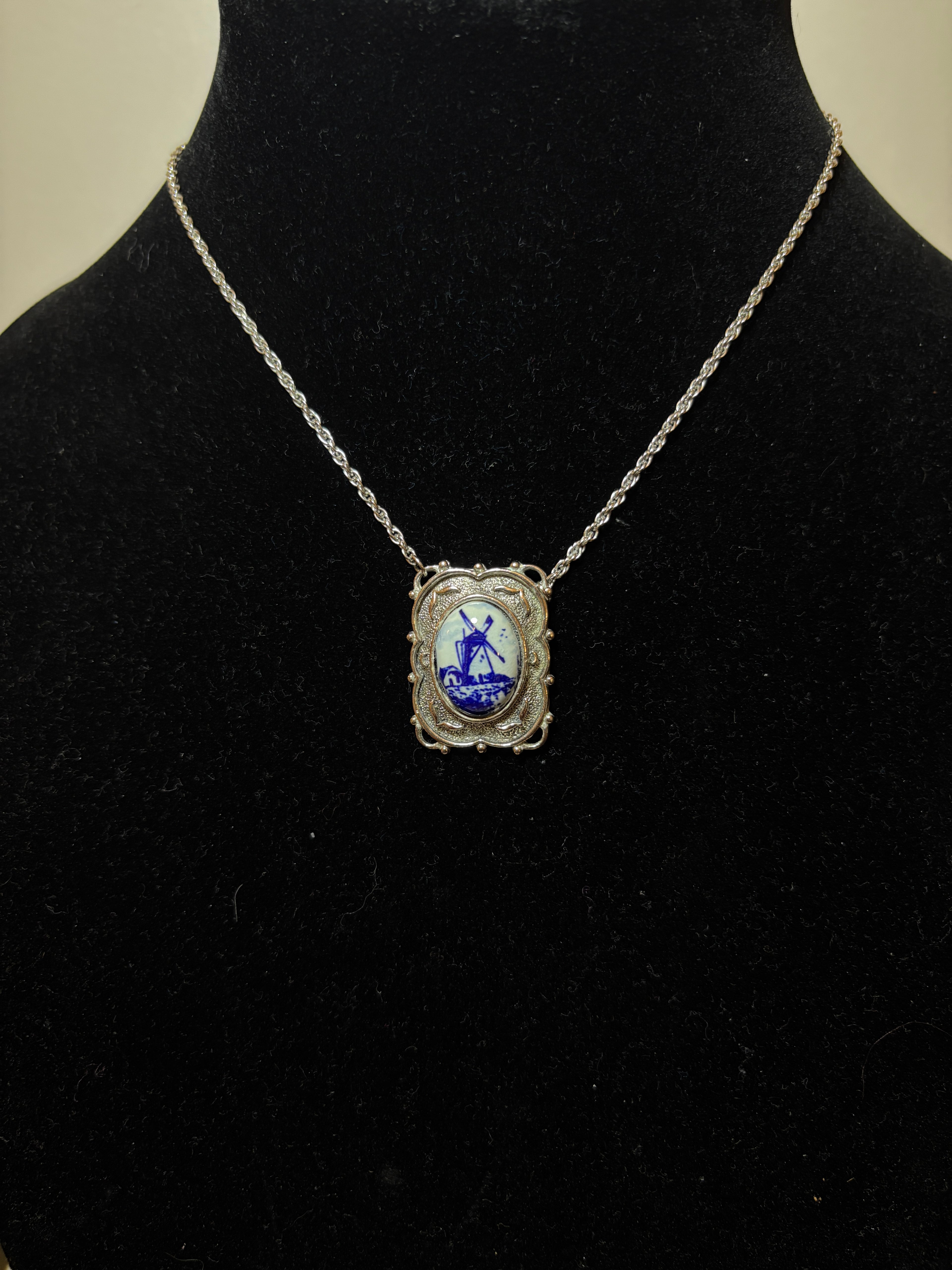 Delf, Sarah Coventry Necklace