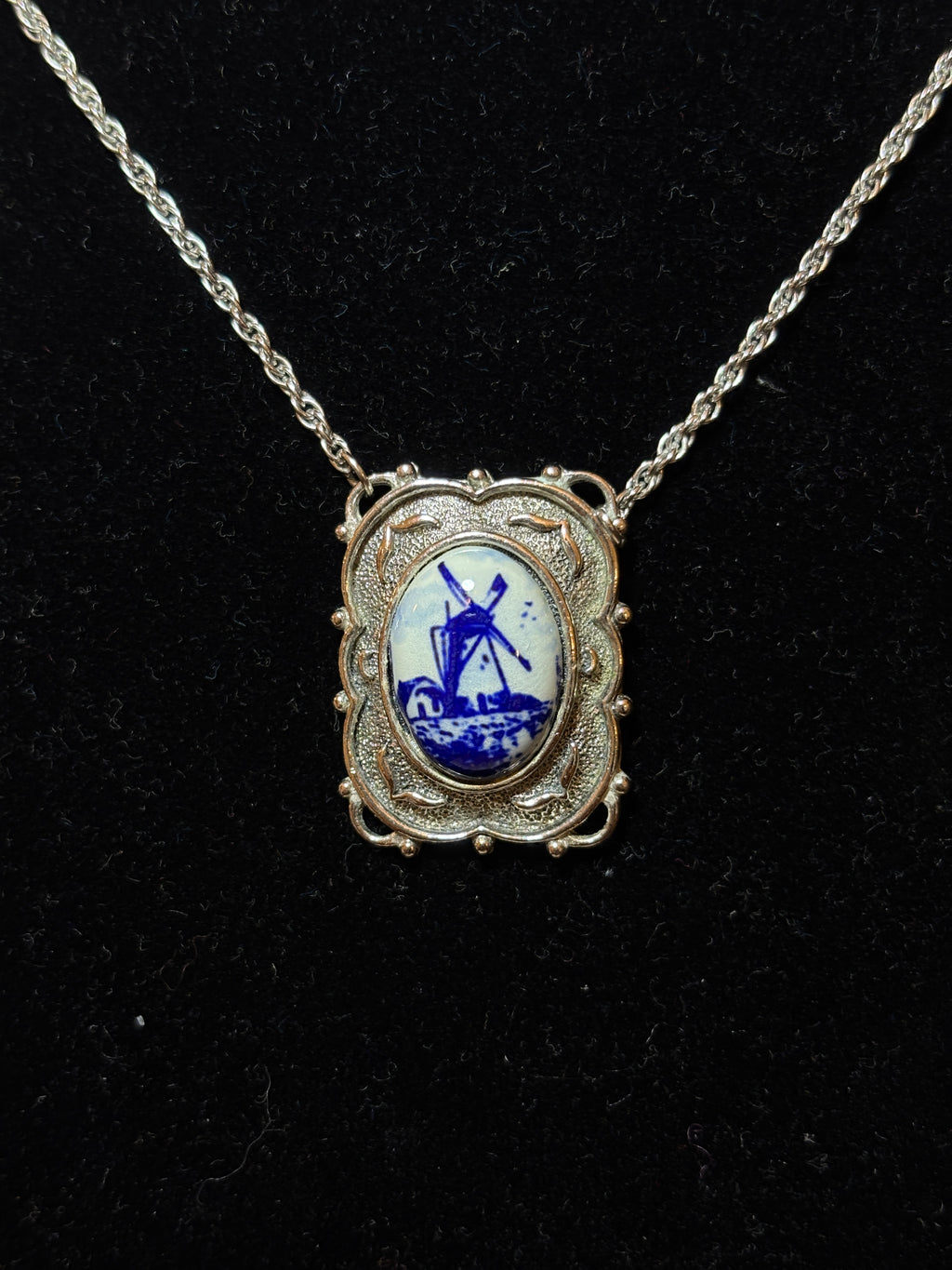 Delf, Sarah Coventry Necklace