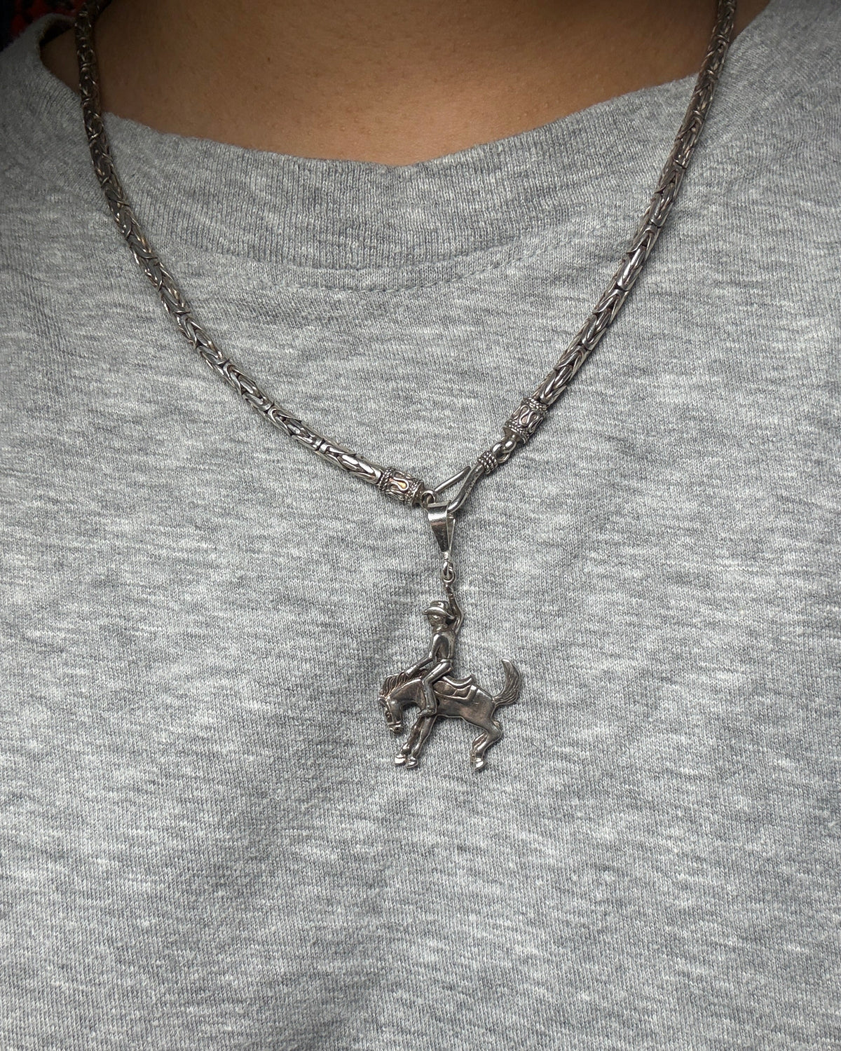 Collier Cavalier Bronco Articulé en Argent Sterling