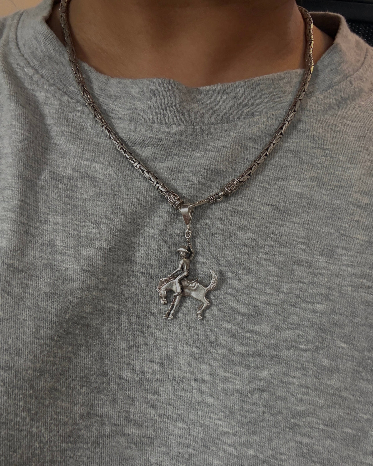 Collier Cavalier Bronco Articulé en Argent Sterling