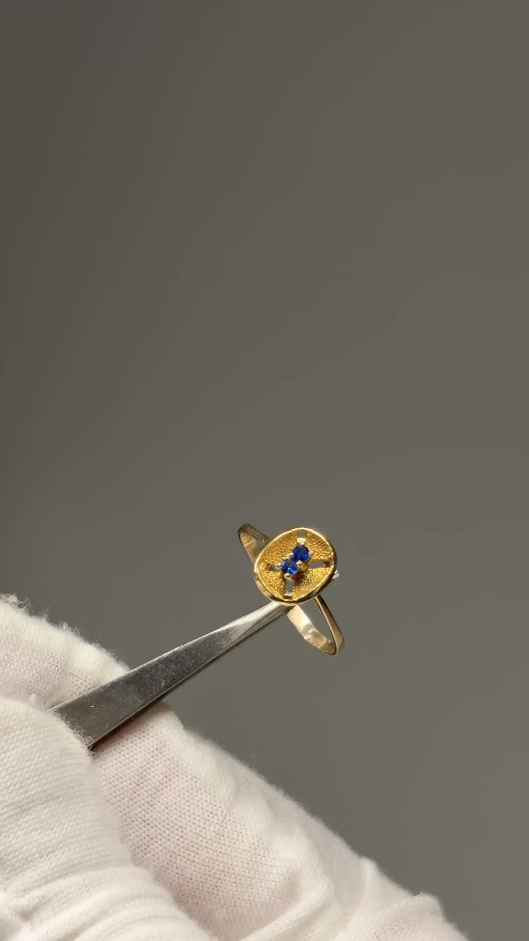 Estate 10KT Dainty Blue Sapphire Ring